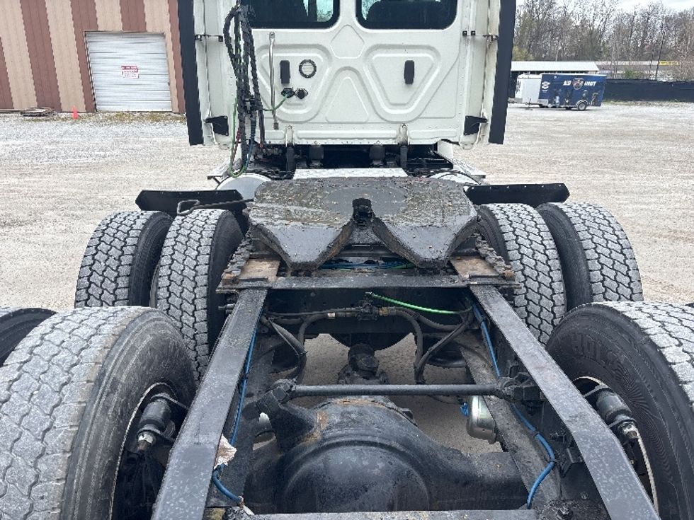 Day Cab Tractor-Heavy Duty Tractors-Freightliner-2018-T12664ST-Valparaiso-IN-661,064\n\t\tmiles-$ 26,000 - Image 6
