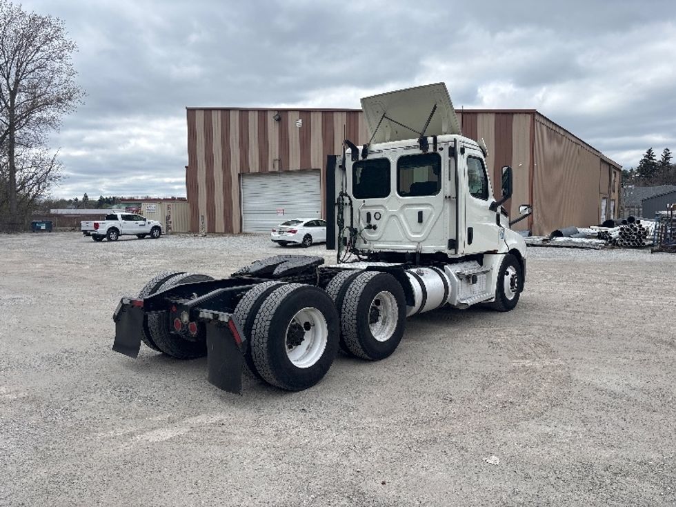 Day Cab Tractor-Heavy Duty Tractors-Freightliner-2018-T12664ST-Valparaiso-IN-661,064\n\t\tmiles-$ 26,000 - Image 7