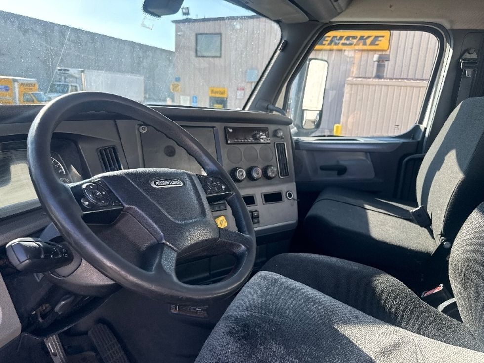 Day Cab Tractor-Heavy Duty Tractors-Freightliner-2018-T12664ST-Vernon-CA-286,445\n\t\tmiles-$ 49,250 - Image 10