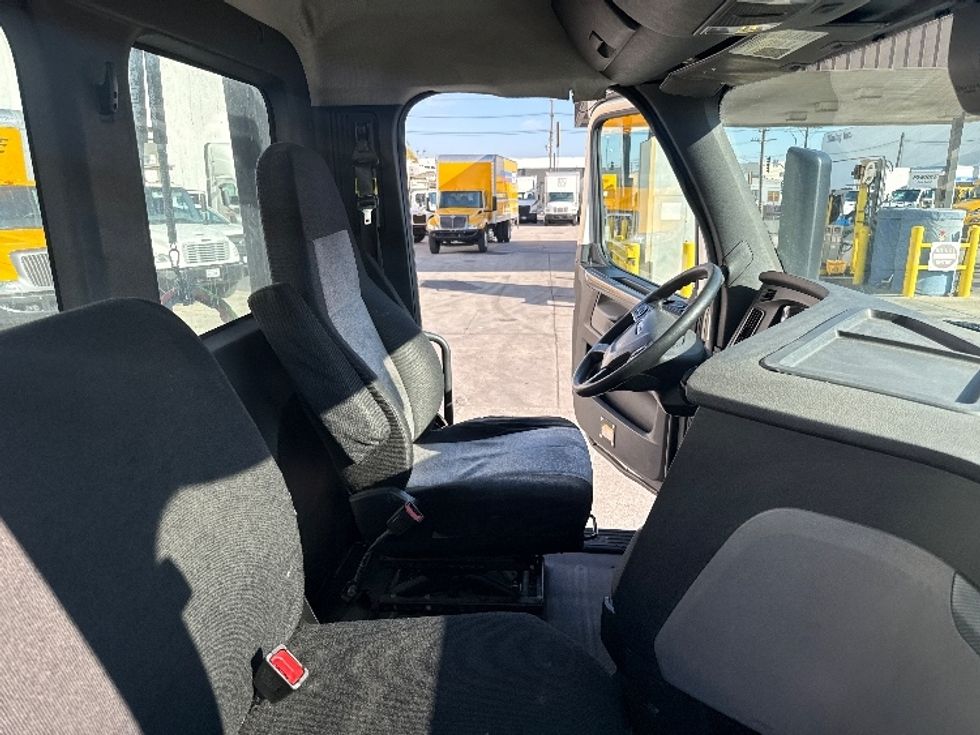 Day Cab Tractor-Heavy Duty Tractors-Freightliner-2018-T12664ST-Vernon-CA-286,445\n\t\tmiles-$ 49,250 - Image 14