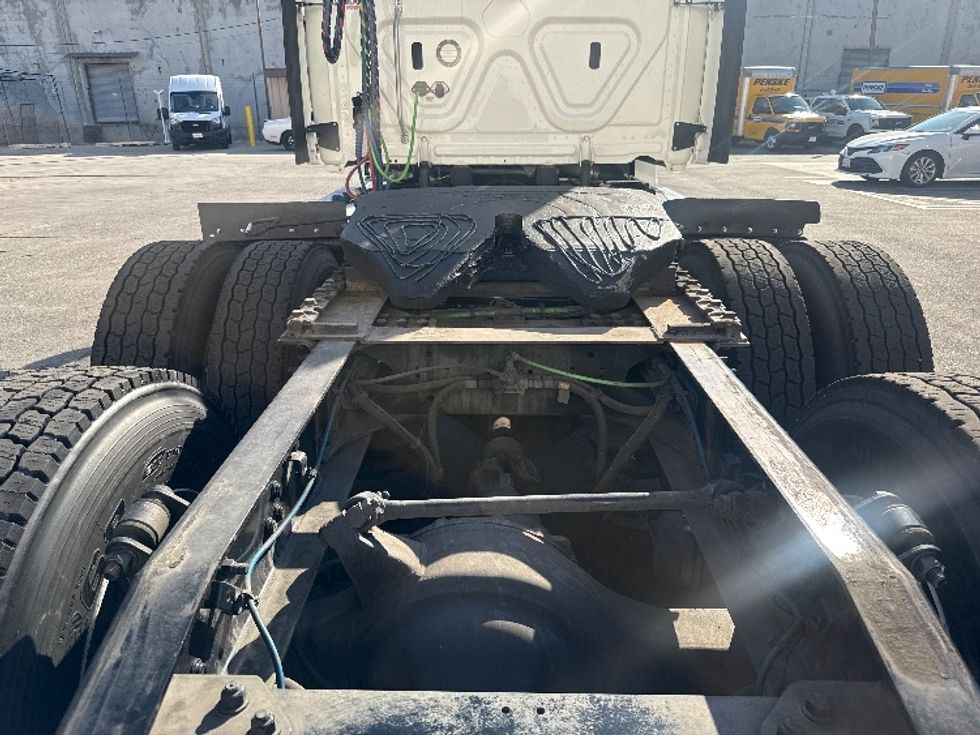 Day Cab Tractor-Heavy Duty Tractors-Freightliner-2018-T12664ST-Vernon-CA-286,445\n\t\tmiles-$ 49,250 - Image 6