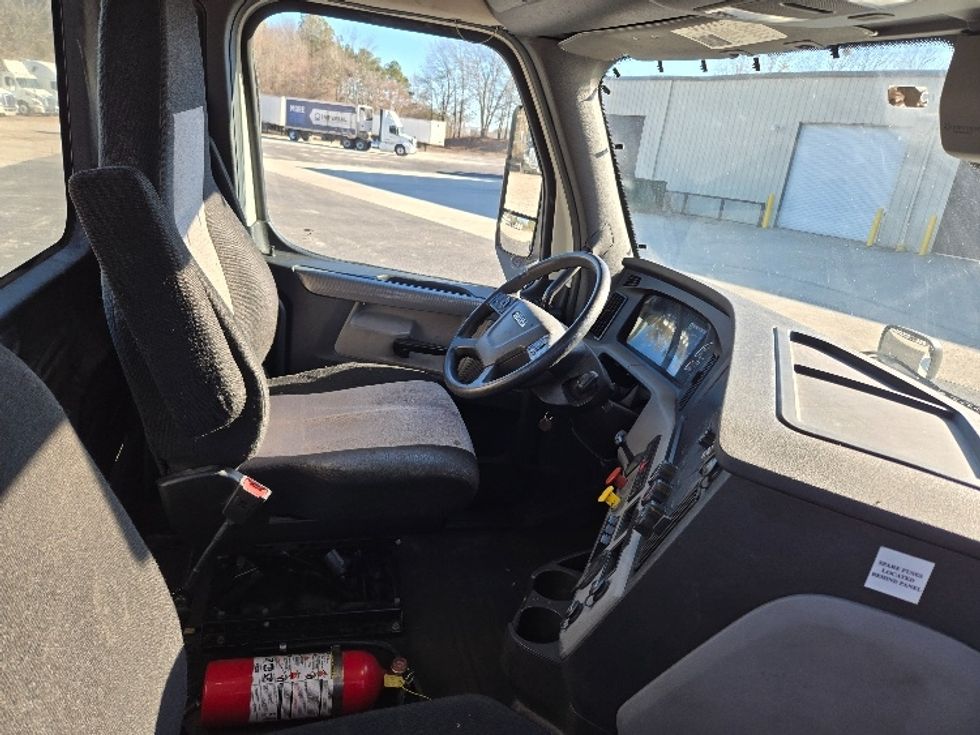 Day Cab Tractor-Heavy Duty Tractors-Freightliner-2018-T12664ST-Villa Rica-GA-216,656\n\t\tmiles-$ 52,750 - Image 14