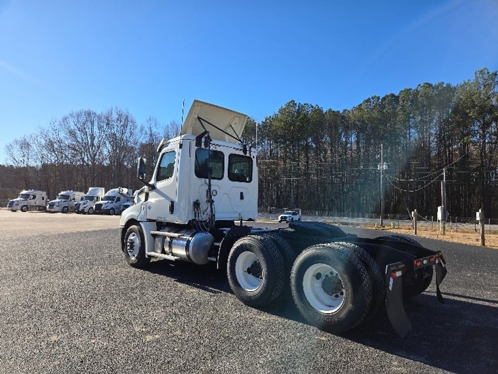 Day Cab Tractor-Heavy Duty Tractors-Freightliner-2018-T12664ST-Villa Rica-GA-216,656\n\t\tmiles-$ 52,750 - Image 5
