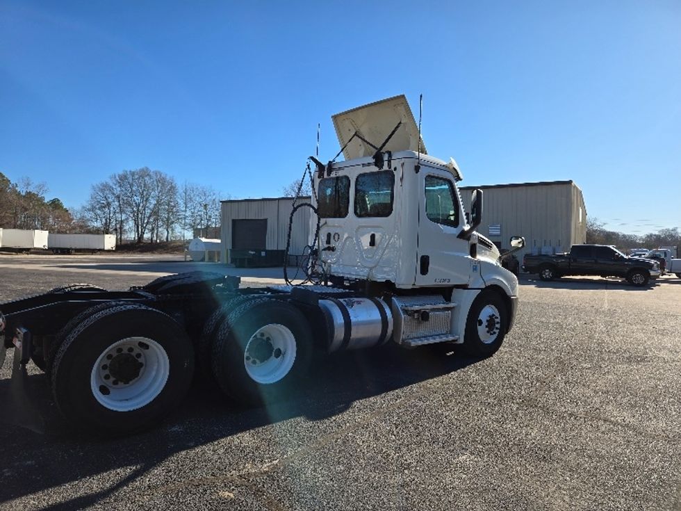 Day Cab Tractor-Heavy Duty Tractors-Freightliner-2018-T12664ST-Villa Rica-GA-216,656\n\t\tmiles-$ 52,750 - Image 7