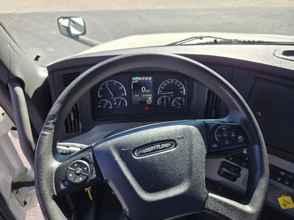 Day Cab Tractor-Heavy Duty Tractors-Freightliner-2018-T12664ST-Villa Rica-GA-223,909\n\t\tmiles-$ 53,750 - Image 11