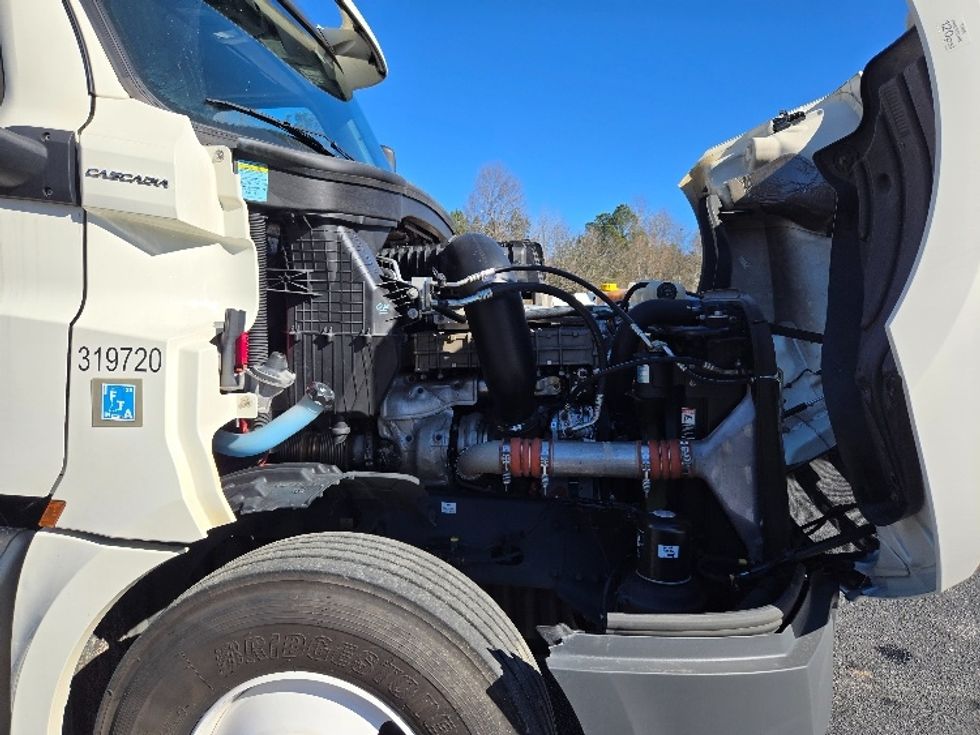 Day Cab Tractor-Heavy Duty Tractors-Freightliner-2018-T12664ST-Villa Rica-GA-223,909\n\t\tmiles-$ 53,750 - Image 15