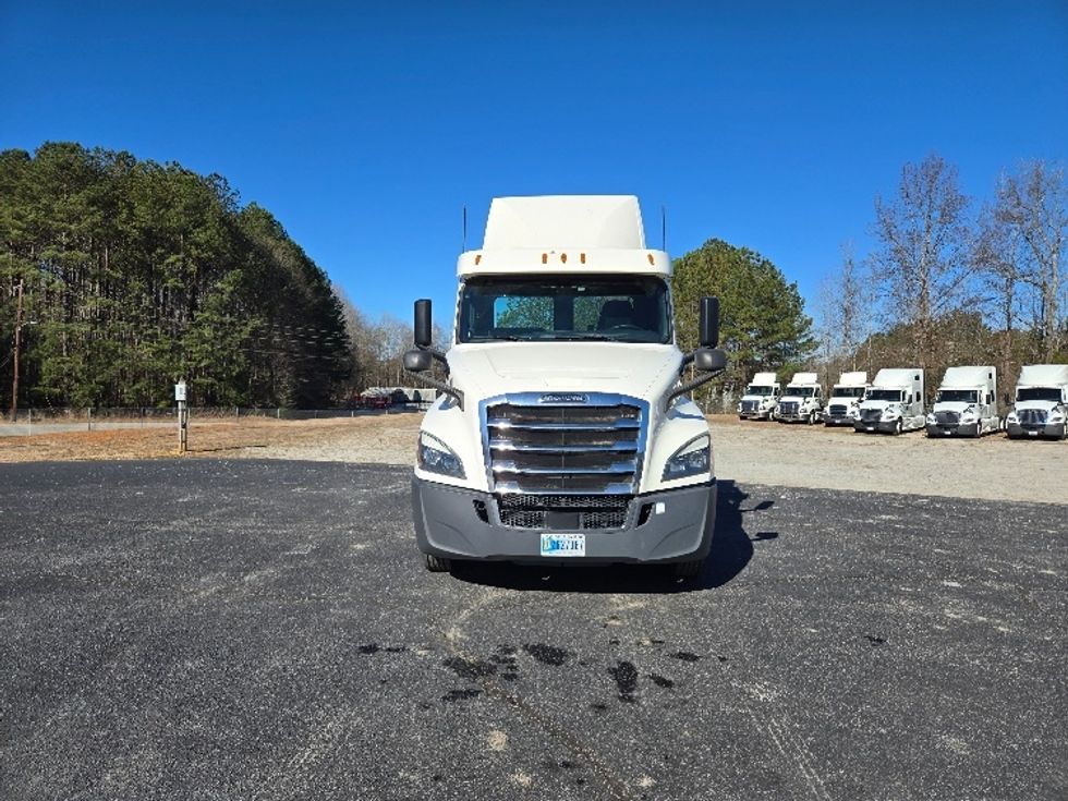 Day Cab Tractor-Heavy Duty Tractors-Freightliner-2018-T12664ST-Villa Rica-GA-223,909\n\t\tmiles-$ 53,750 - Image 2
