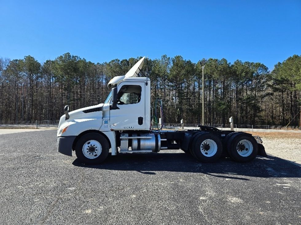 Day Cab Tractor-Heavy Duty Tractors-Freightliner-2018-T12664ST-Villa Rica-GA-223,909\n\t\tmiles-$ 53,750 - Image 4