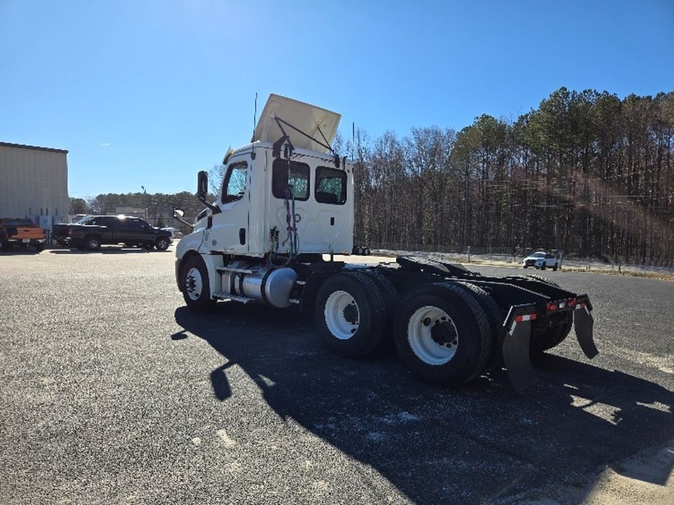 Day Cab Tractor-Heavy Duty Tractors-Freightliner-2018-T12664ST-Villa Rica-GA-223,909\n\t\tmiles-$ 53,750 - Image 5