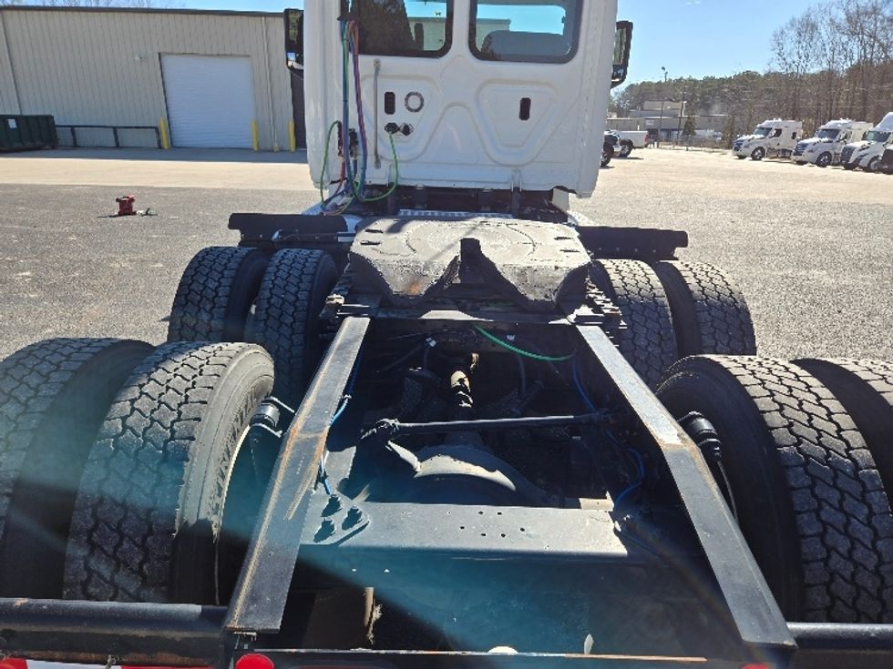 Day Cab Tractor-Heavy Duty Tractors-Freightliner-2018-T12664ST-Villa Rica-GA-223,909\n\t\tmiles-$ 53,750 - Image 6