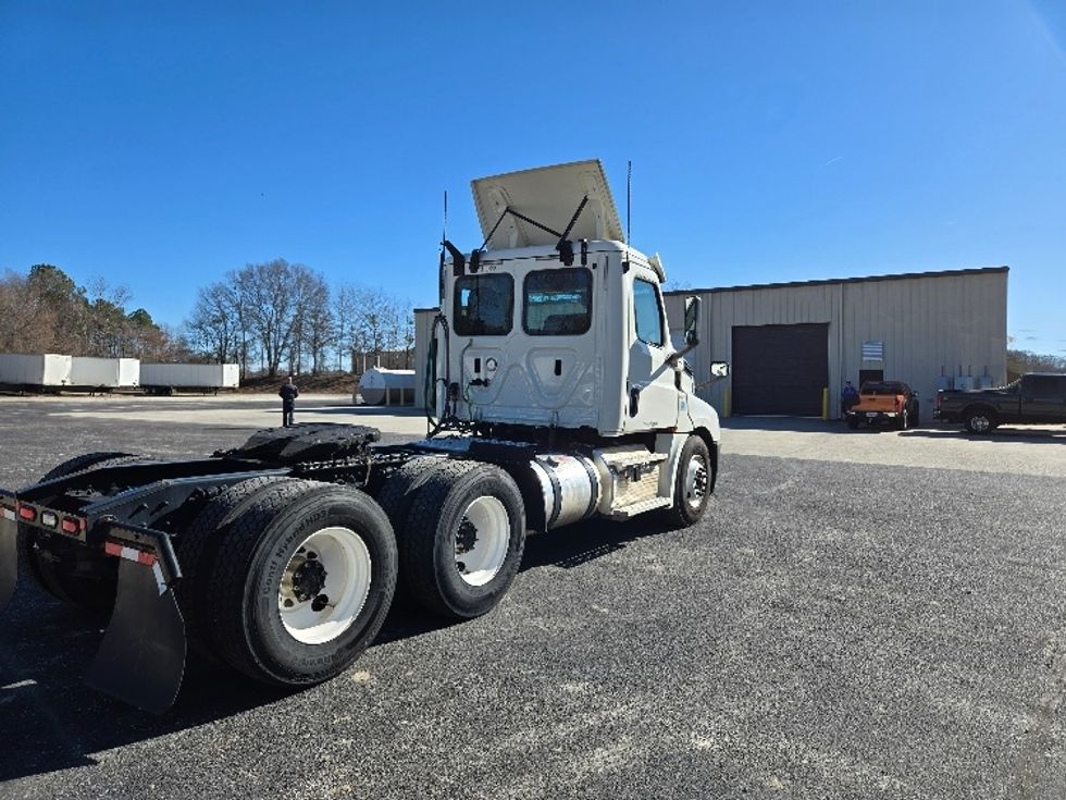 Day Cab Tractor-Heavy Duty Tractors-Freightliner-2018-T12664ST-Villa Rica-GA-223,909\n\t\tmiles-$ 53,750 - Image 7