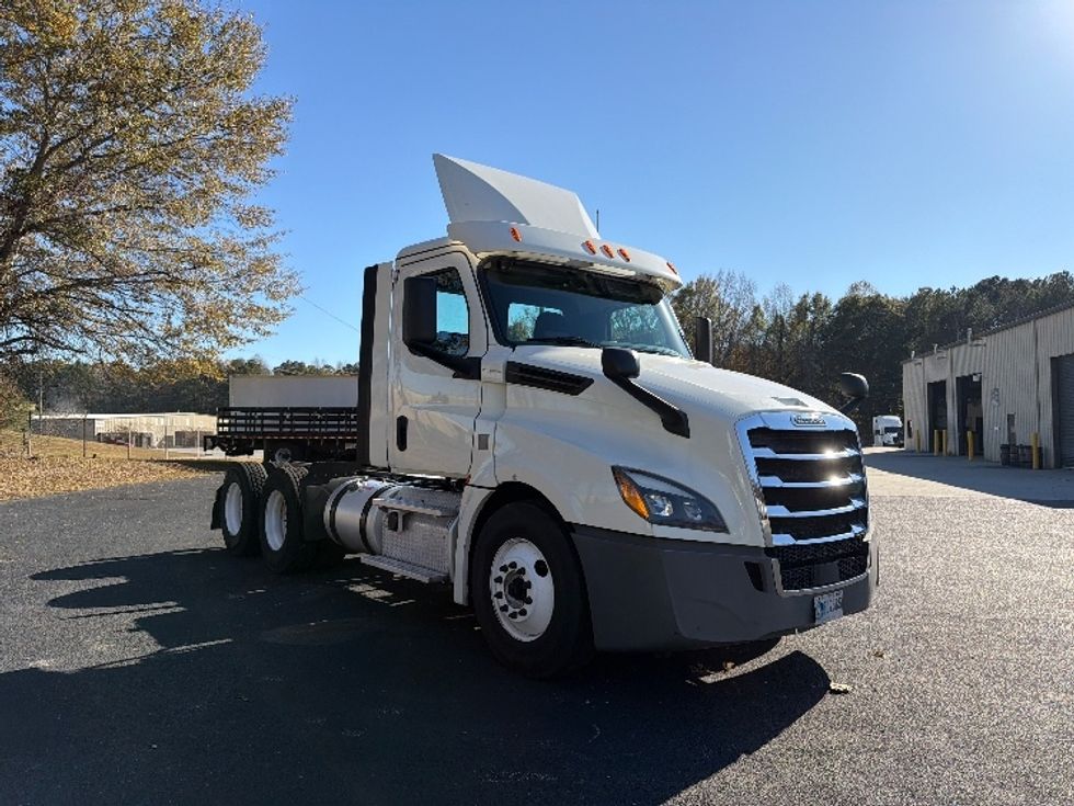 Day Cab Tractor-Heavy Duty Tractors-Freightliner-2018-T12664ST-Villa Rica-GA-485,415\n\t\tmiles-$ 37,750 - Image 1