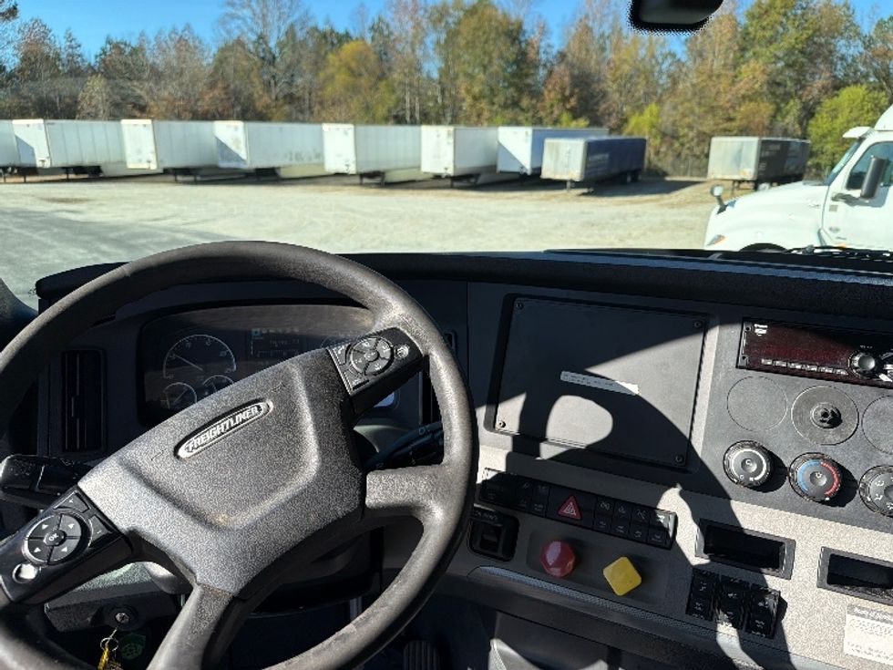 Day Cab Tractor-Heavy Duty Tractors-Freightliner-2018-T12664ST-Villa Rica-GA-485,415\n\t\tmiles-$ 37,750 - Image 11