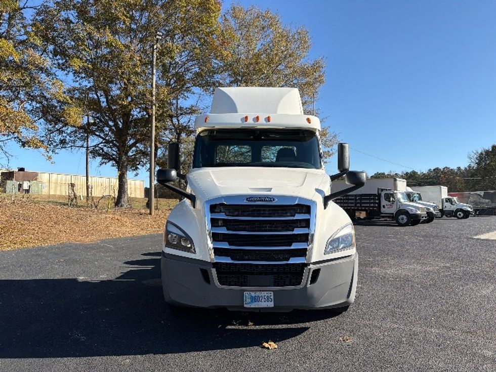 Day Cab Tractor-Heavy Duty Tractors-Freightliner-2018-T12664ST-Villa Rica-GA-485,415\n\t\tmiles-$ 37,750 - Image 2