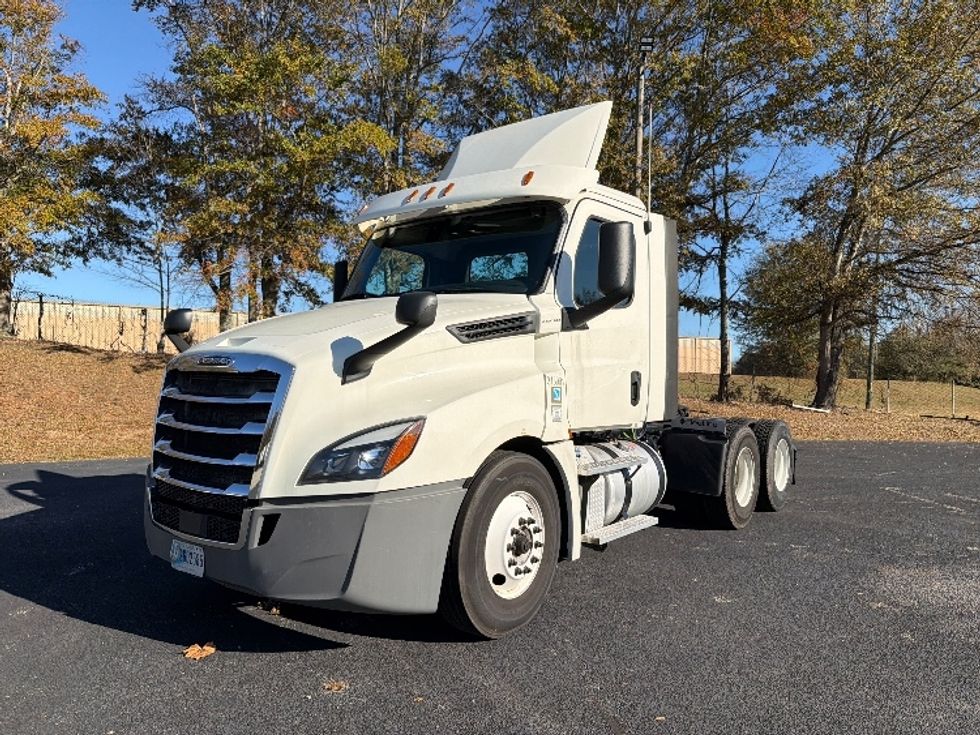 Day Cab Tractor-Heavy Duty Tractors-Freightliner-2018-T12664ST-Villa Rica-GA-485,415\n\t\tmiles-$ 37,750 - Image 3