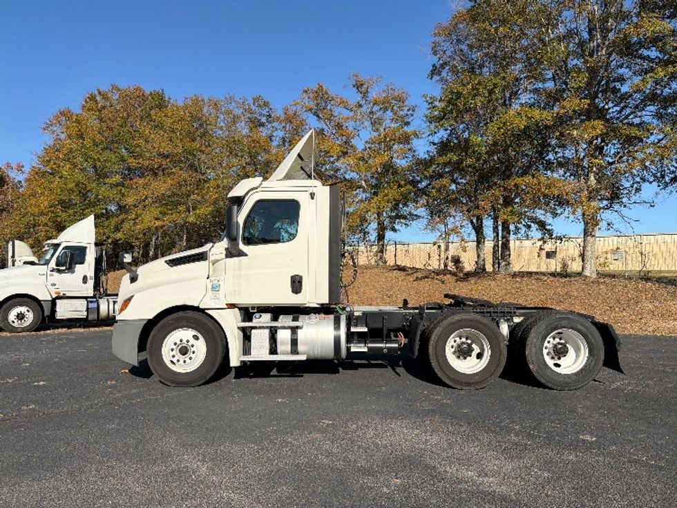 Day Cab Tractor-Heavy Duty Tractors-Freightliner-2018-T12664ST-Villa Rica-GA-485,415\n\t\tmiles-$ 37,750 - Image 4