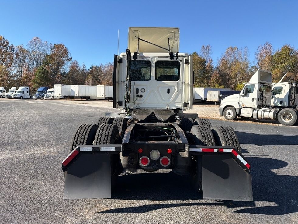 Day Cab Tractor-Heavy Duty Tractors-Freightliner-2018-T12664ST-Villa Rica-GA-485,415\n\t\tmiles-$ 37,750 - Image 6
