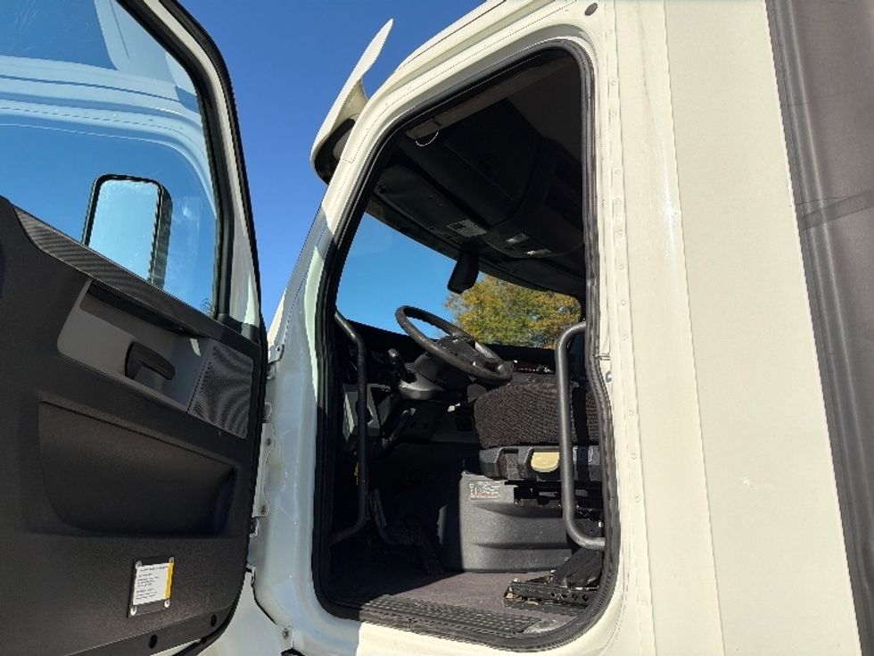 Day Cab Tractor-Heavy Duty Tractors-Freightliner-2018-T12664ST-Villa Rica-GA-485,415\n\t\tmiles-$ 37,750 - Image 9