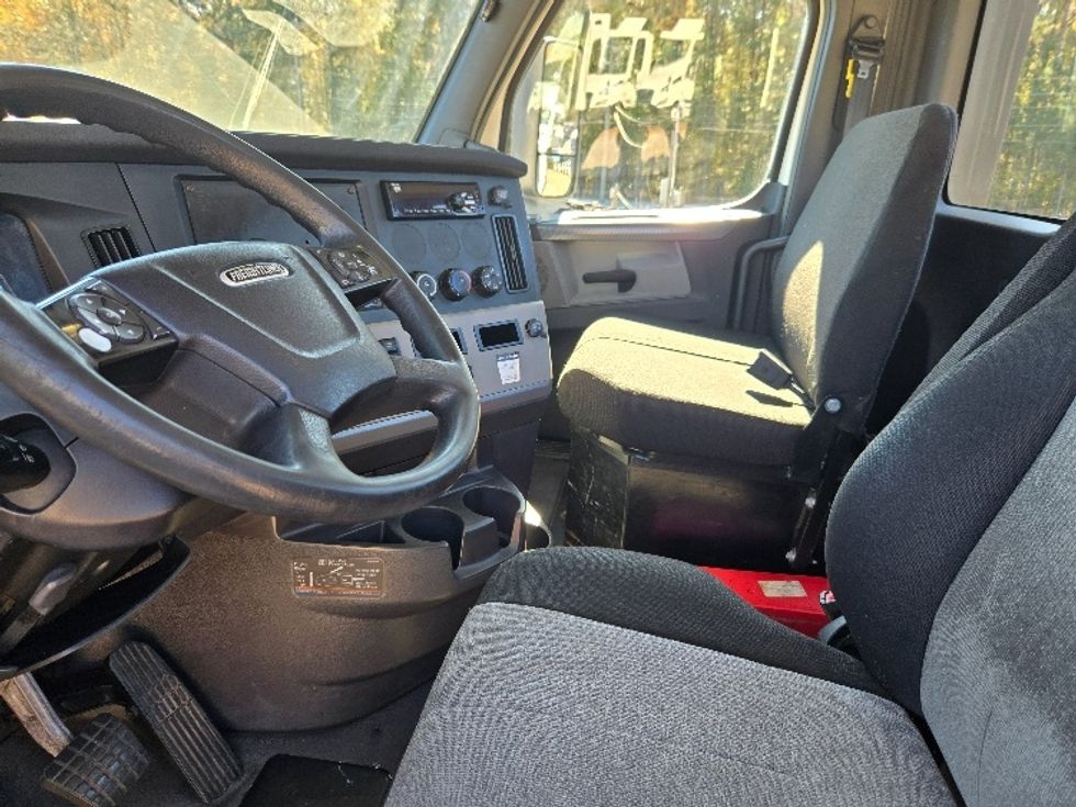 Day Cab Tractor-Heavy Duty Tractors-Freightliner-2018-T12664ST-Villa Rica-GA-507,587\n\t\tmiles-$ 36,250 - Image 10
