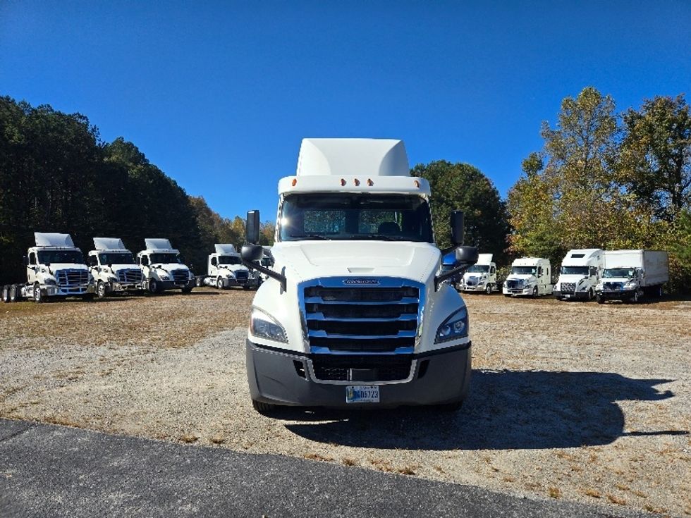 Day Cab Tractor-Heavy Duty Tractors-Freightliner-2018-T12664ST-Villa Rica-GA-507,587\n\t\tmiles-$ 36,250 - Image 2