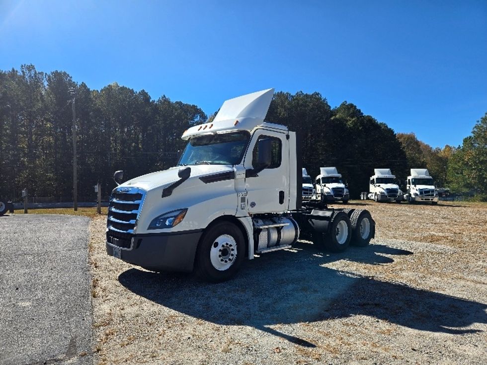 Day Cab Tractor-Heavy Duty Tractors-Freightliner-2018-T12664ST-Villa Rica-GA-507,587\n\t\tmiles-$ 36,250 - Image 3