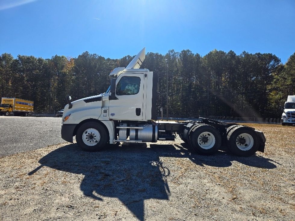 Day Cab Tractor-Heavy Duty Tractors-Freightliner-2018-T12664ST-Villa Rica-GA-507,587\n\t\tmiles-$ 36,250 - Image 4