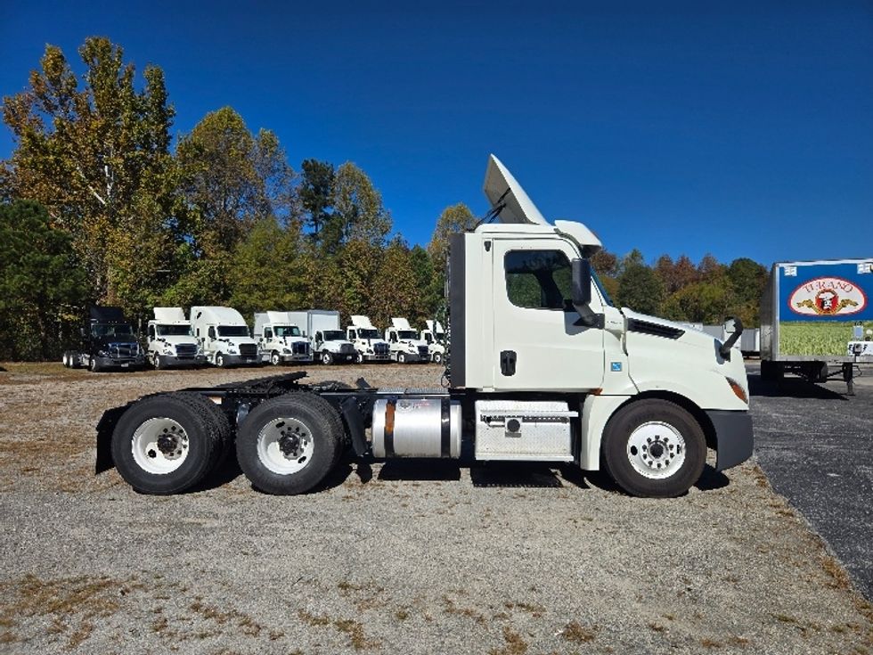 Day Cab Tractor-Heavy Duty Tractors-Freightliner-2018-T12664ST-Villa Rica-GA-507,587\n\t\tmiles-$ 36,250 - Image 8
