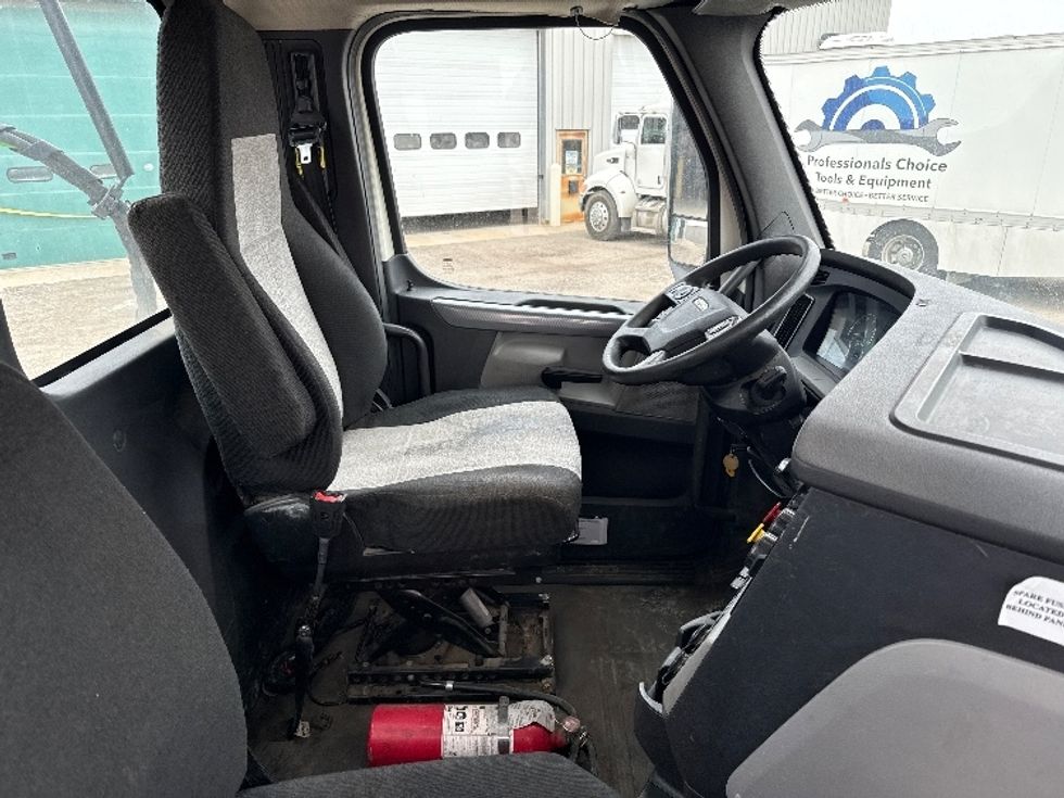 Day Cab Tractor-Heavy Duty Tractors-Freightliner-2018-T12664ST-Wabash-IN-454,450\n\t\tmiles-$ 39,500 - Image 13