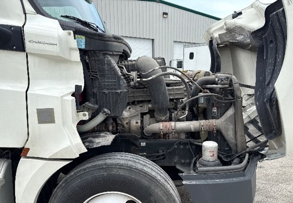 Day Cab Tractor-Heavy Duty Tractors-Freightliner-2018-T12664ST-Wabash-IN-454,450\n\t\tmiles-$ 39,500 - Image 14