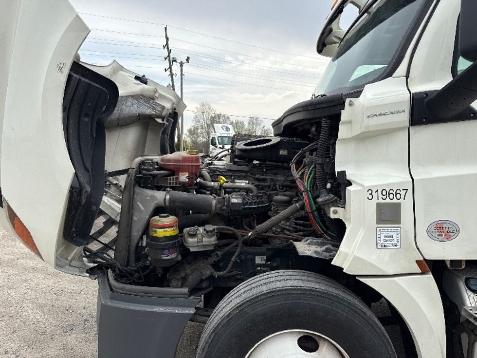 Day Cab Tractor-Heavy Duty Tractors-Freightliner-2018-T12664ST-Wabash-IN-454,450\n\t\tmiles-$ 39,500 - Image 15