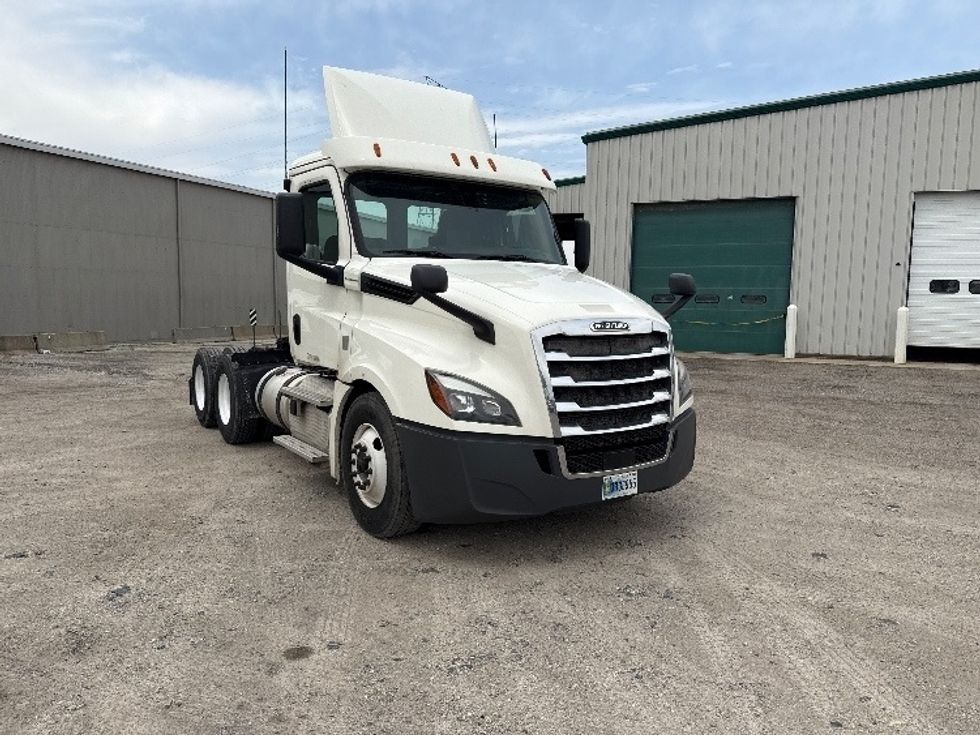 Day Cab Tractor-Heavy Duty Tractors-Freightliner-2018-T12664ST-Wabash-IN-454,450\n\t\tmiles-$ 39,500 - Image 3