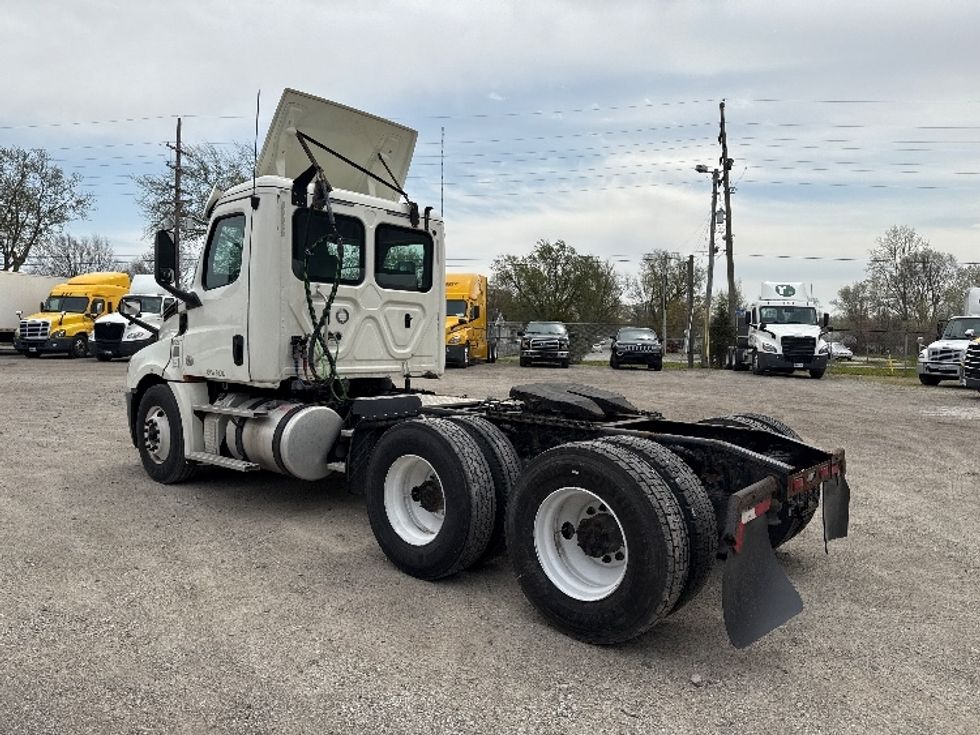Day Cab Tractor-Heavy Duty Tractors-Freightliner-2018-T12664ST-Wabash-IN-454,450\n\t\tmiles-$ 39,500 - Image 5