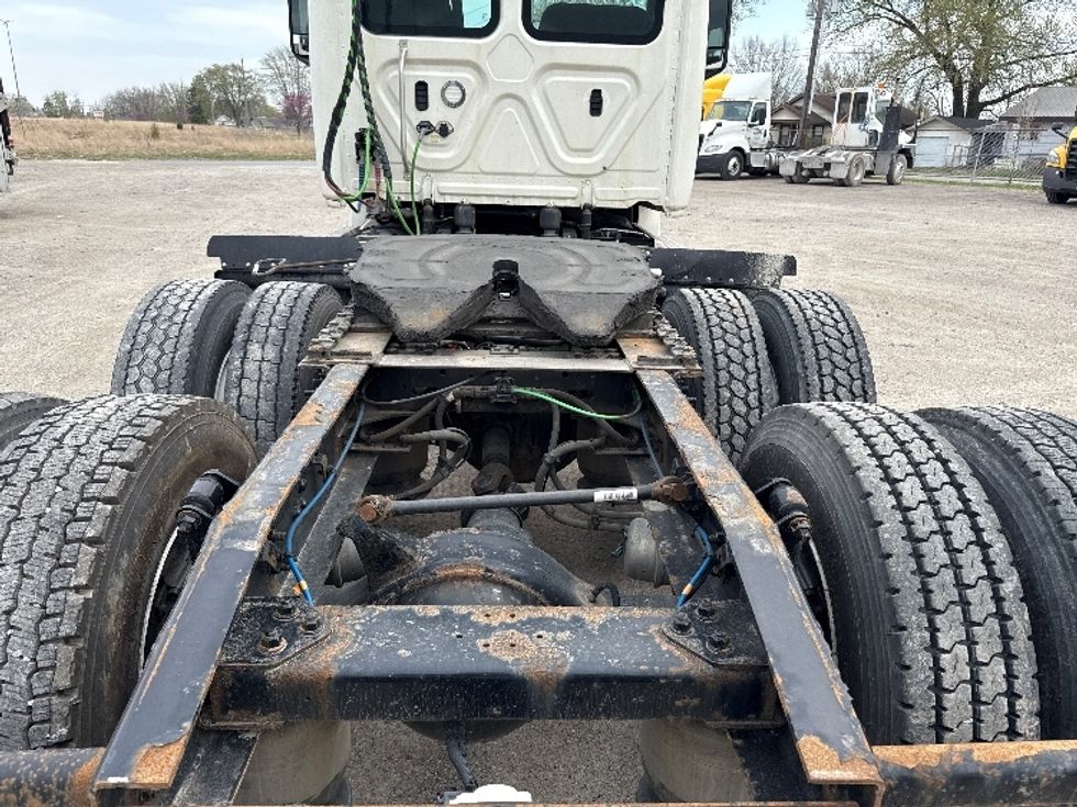 Day Cab Tractor-Heavy Duty Tractors-Freightliner-2018-T12664ST-Wabash-IN-454,450\n\t\tmiles-$ 39,500 - Image 6