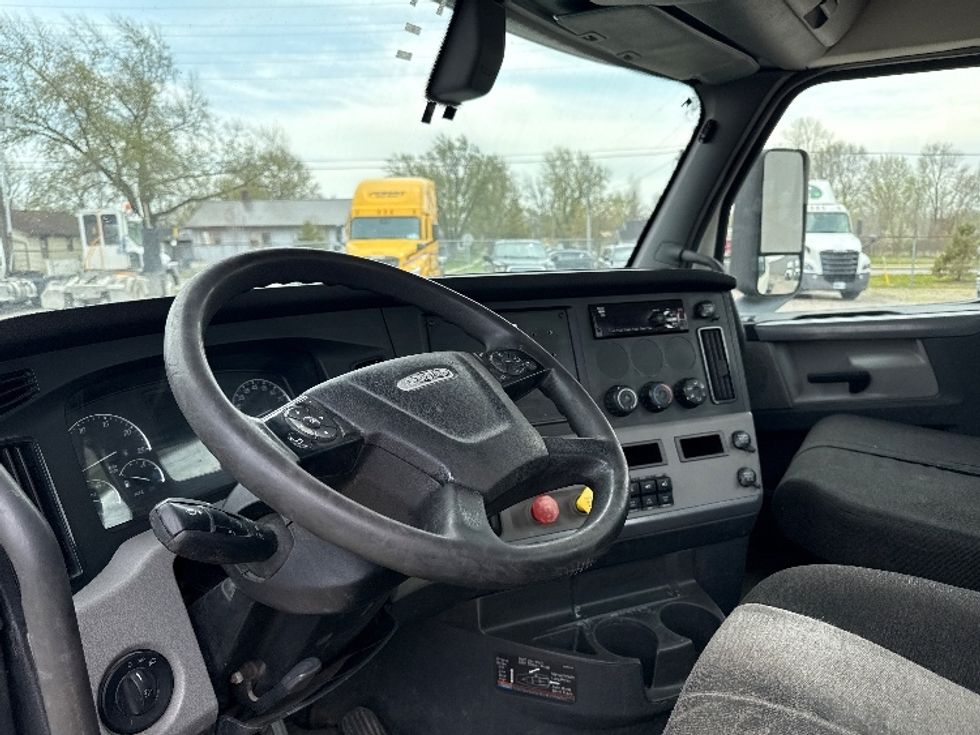 Day Cab Tractor-Heavy Duty Tractors-Freightliner-2018-T12664ST-Wabash-IN-454,450\n\t\tmiles-$ 39,500 - Image 9