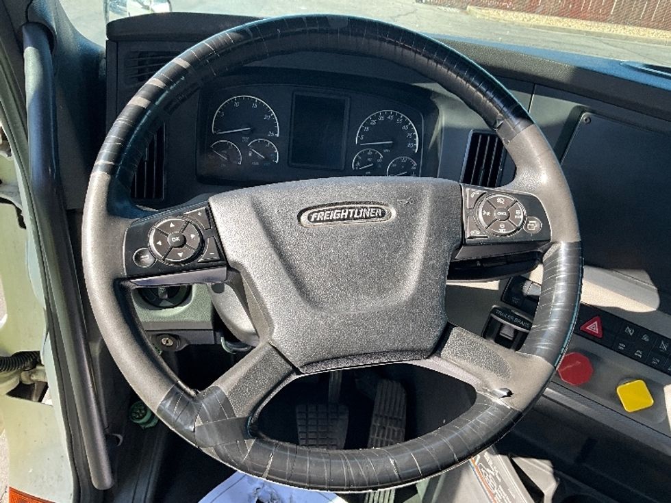 Day Cab Tractor-Heavy Duty Tractors-Freightliner-2018-T12664ST-West Sacramento-CA-276,330\n\t\tmiles-$ 60,250 - Image 11