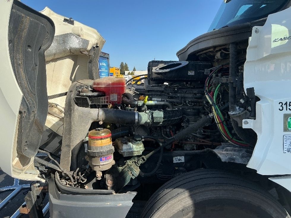 Day Cab Tractor-Heavy Duty Tractors-Freightliner-2018-T12664ST-West Sacramento-CA-372,422\n\t\tmiles-$ 43,250 - Image 16