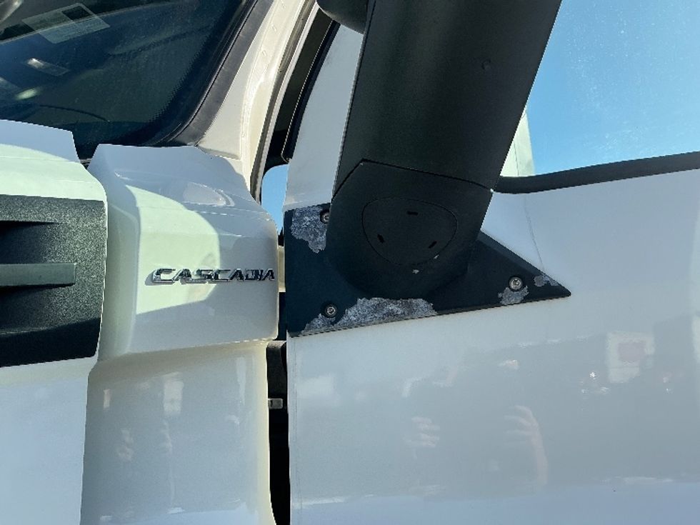 Day Cab Tractor-Heavy Duty Tractors-Freightliner-2018-T12664ST-West Sacramento-CA-372,422\n\t\tmiles-$ 43,250 - Image 20