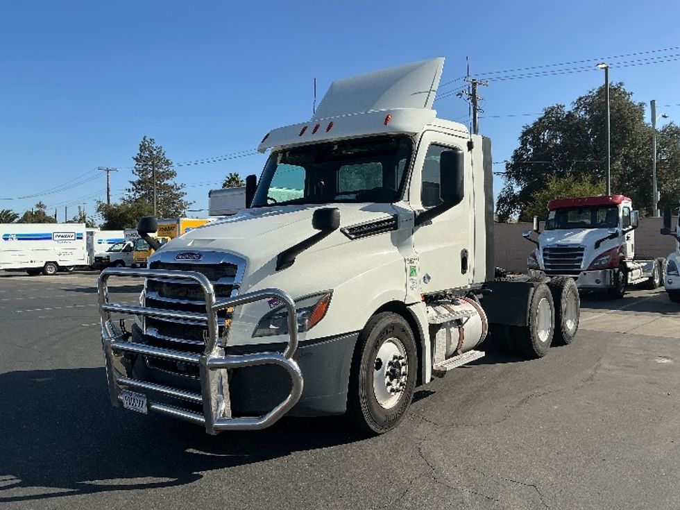 Day Cab Tractor-Heavy Duty Tractors-Freightliner-2018-T12664ST-West Sacramento-CA-372,422\n\t\tmiles-$ 43,250 - Image 3