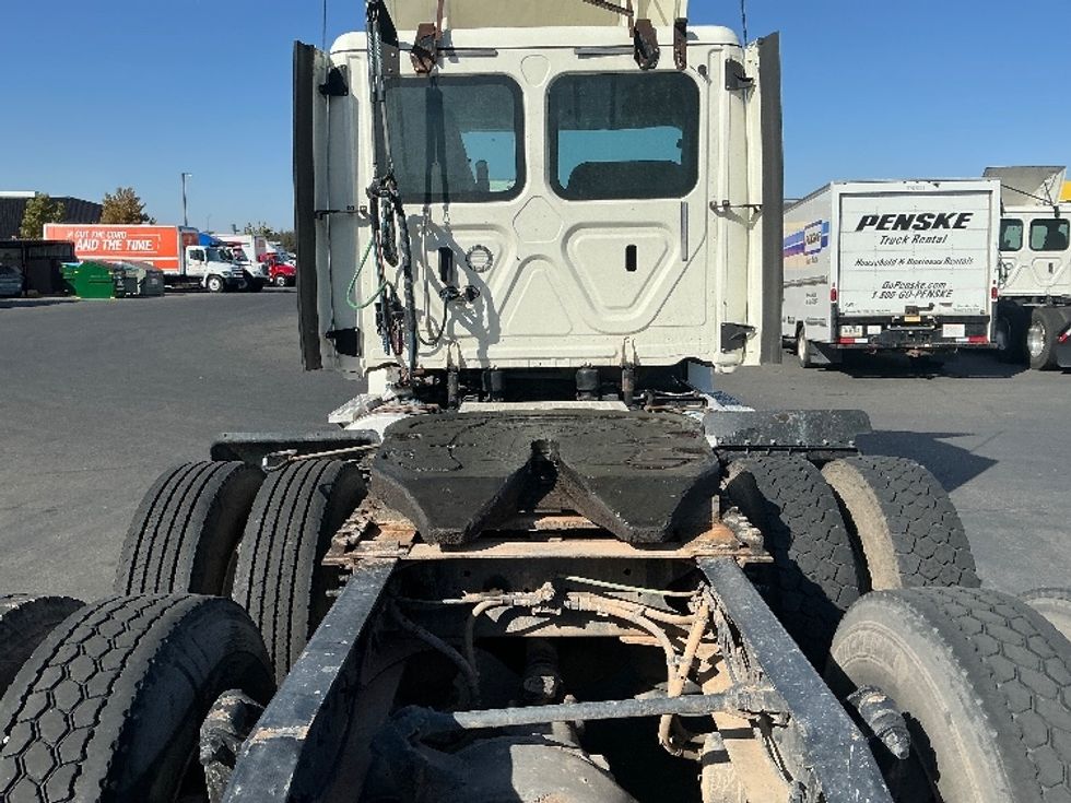 Day Cab Tractor-Heavy Duty Tractors-Freightliner-2018-T12664ST-West Sacramento-CA-372,422\n\t\tmiles-$ 43,250 - Image 6