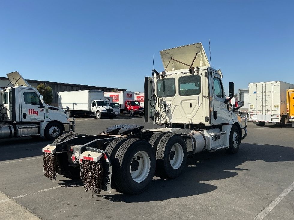 Day Cab Tractor-Heavy Duty Tractors-Freightliner-2018-T12664ST-West Sacramento-CA-372,422\n\t\tmiles-$ 43,250 - Image 7