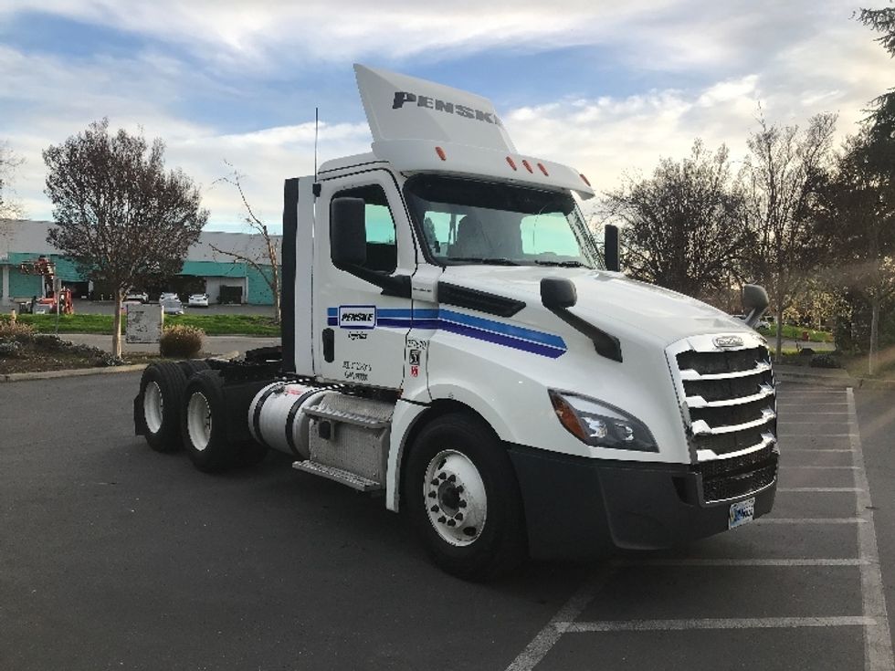Your Next Used 2018 Freightliner T12664ST, 277679, Is For Sale And