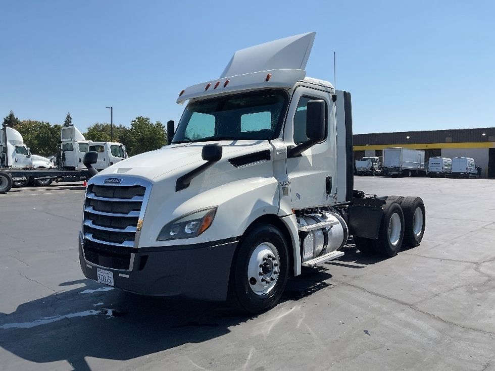 Day Cab Tractor-Heavy Duty Tractors-Freightliner-2018-T12664ST-West Sacramento-CA-551,091\n\t\tmiles-$ 34,500 - Image 1