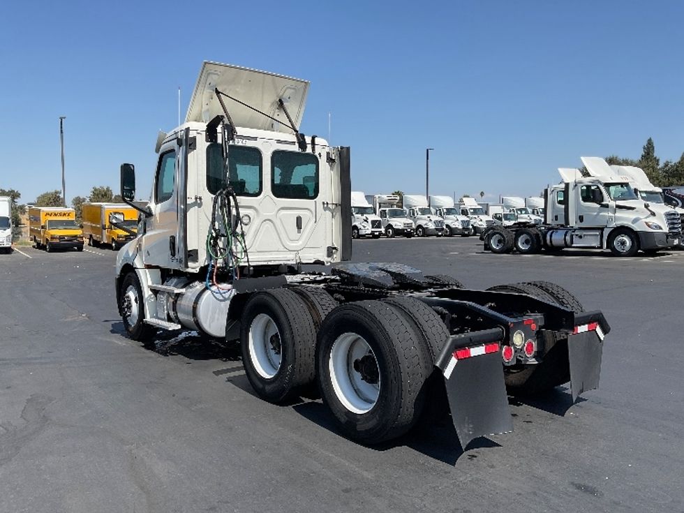 Day Cab Tractor-Heavy Duty Tractors-Freightliner-2018-T12664ST-West Sacramento-CA-551,091\n\t\tmiles-$ 34,500 - Image 5