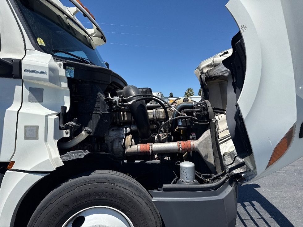 Day Cab Tractor-Heavy Duty Tractors-Freightliner-2018-T12664ST-West Sacramento-CA-632,267\n\t\tmiles-$ 28,750 - Image 15
