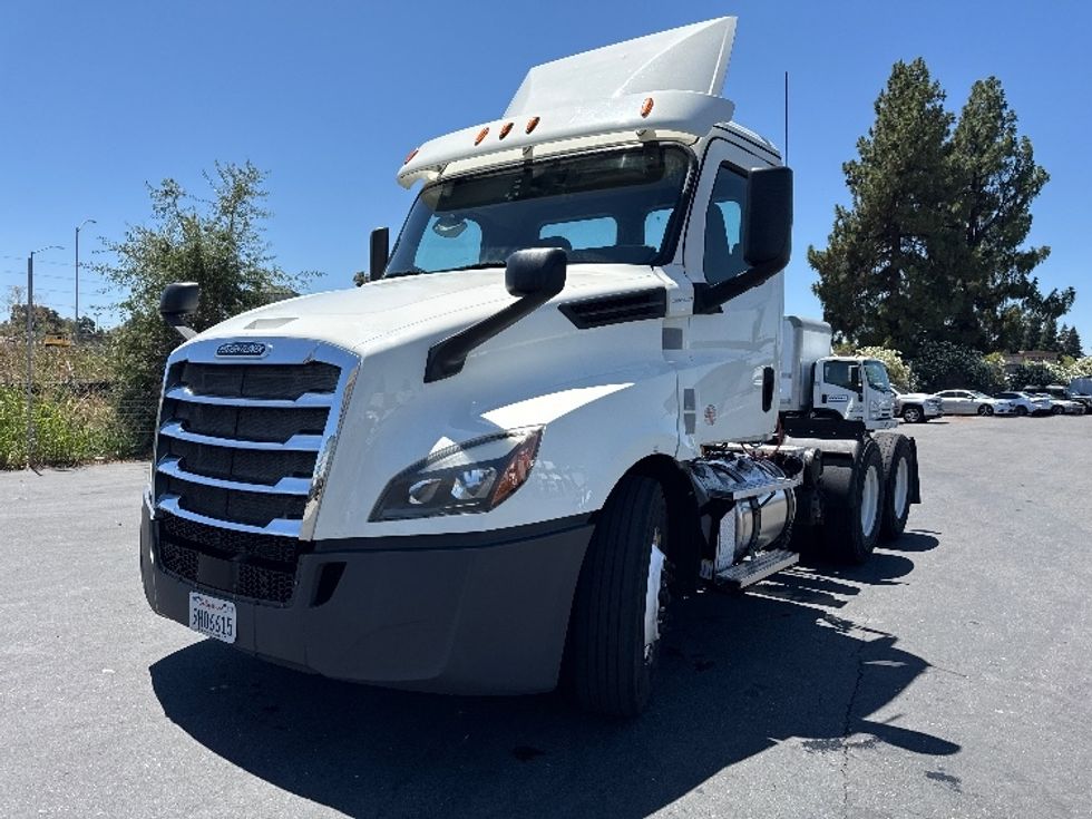 Day Cab Tractor-Heavy Duty Tractors-Freightliner-2018-T12664ST-West Sacramento-CA-632,267\n\t\tmiles-$ 28,750 - Image 3