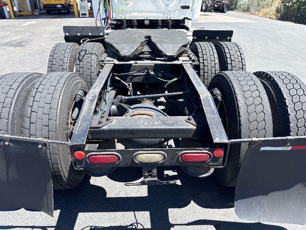 Day Cab Tractor-Heavy Duty Tractors-Freightliner-2018-T12664ST-West Sacramento-CA-632,267\n\t\tmiles-$ 28,750 - Image 6