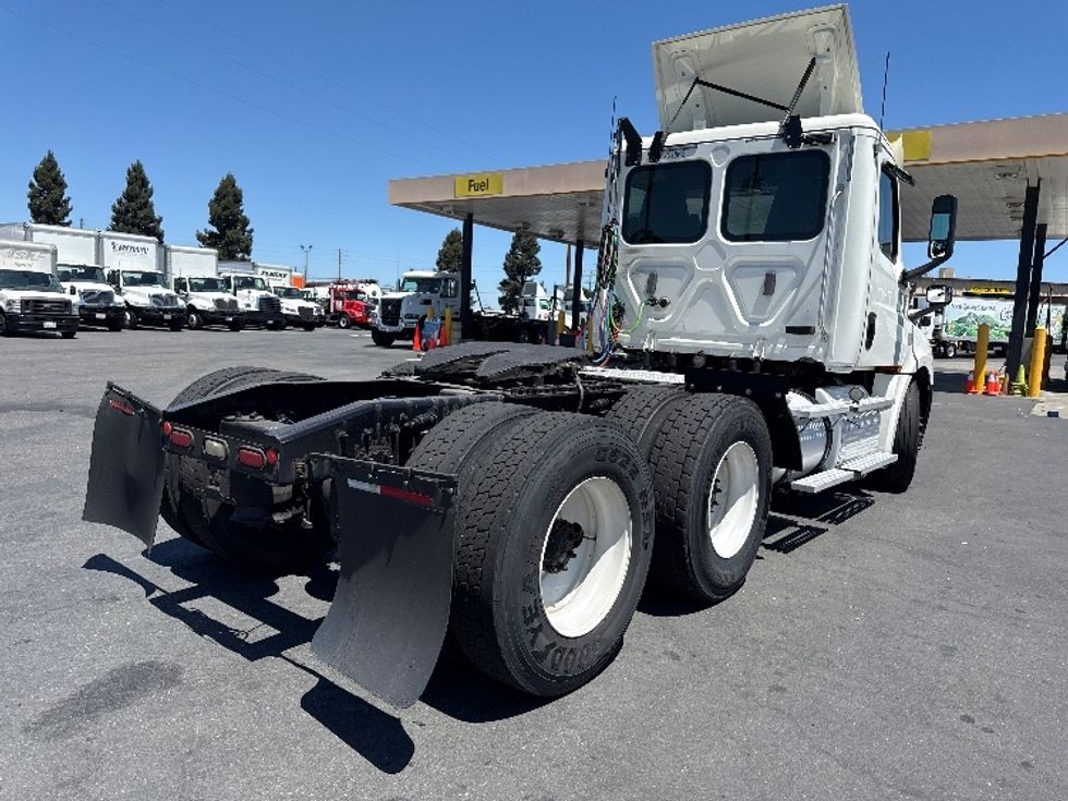 Day Cab Tractor-Heavy Duty Tractors-Freightliner-2018-T12664ST-West Sacramento-CA-632,267\n\t\tmiles-$ 28,750 - Image 7