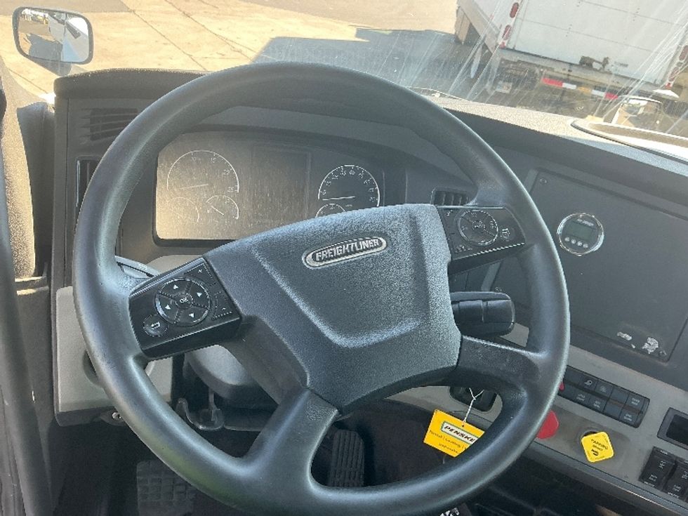 Day Cab Tractor-Heavy Duty Tractors-Freightliner-2018-T12664ST-West Sacramento-CA-661,619\n\t\tmiles-$ 25,250 - Image 11