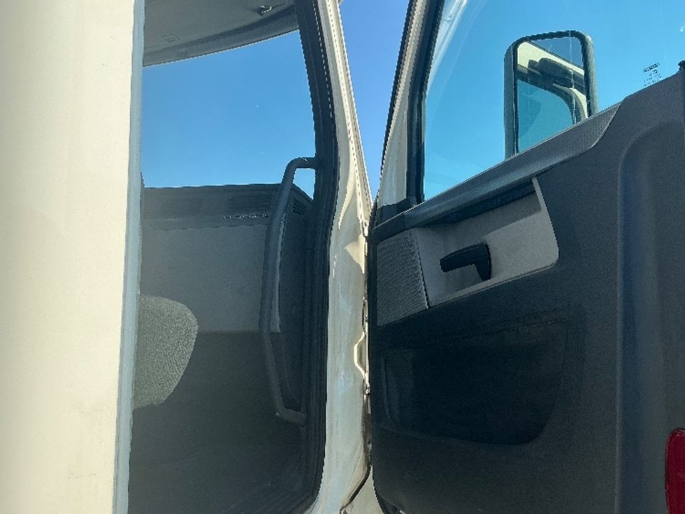 Day Cab Tractor-Heavy Duty Tractors-Freightliner-2018-T12664ST-West Sacramento-CA-661,619\n\t\tmiles-$ 25,250 - Image 12