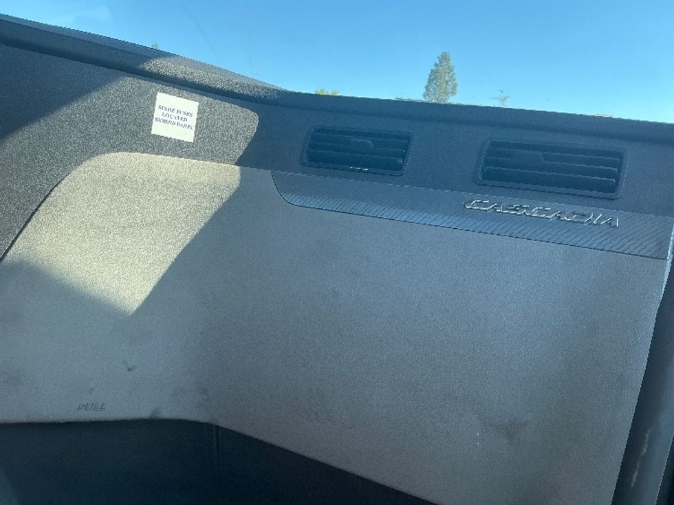 Day Cab Tractor-Heavy Duty Tractors-Freightliner-2018-T12664ST-West Sacramento-CA-661,619\n\t\tmiles-$ 25,250 - Image 13
